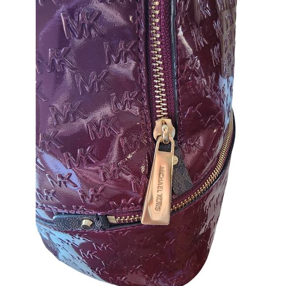 NWT Michael Kors Rhea Med Signature Logo Backpack Burgundy - Picture 3 of 7